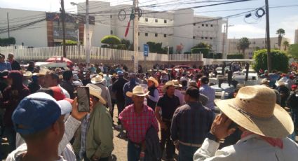 500 campesinos bloquean acceso a Guanajuato capital