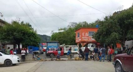 Habitantes de una comunidad de Hidalgo buscan independizarse; bloquean carretera