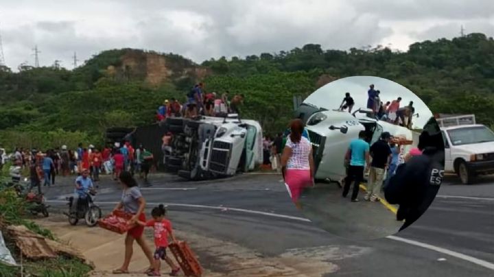 Cae la rapiña tras volcadura de tráiler en carretera del sur de Veracruz