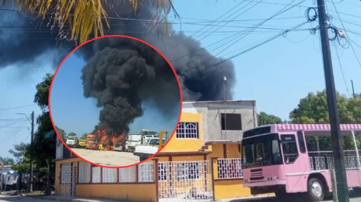 Incendio masivo consume 11 tractocamiones en corralón de Las Choapas, Veracruz