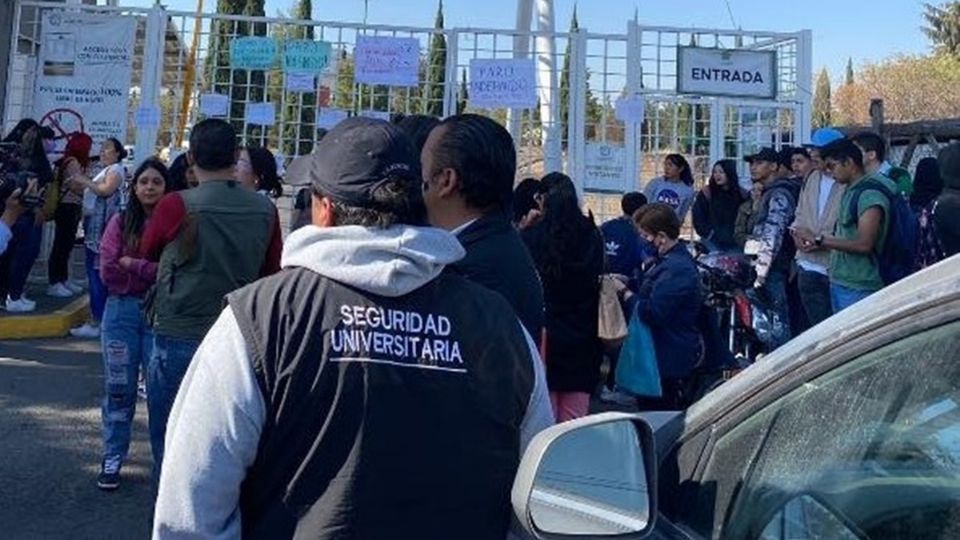 Estudiantes de la UAEM Valle de México se declaran en paro indefinido, suspenden clases