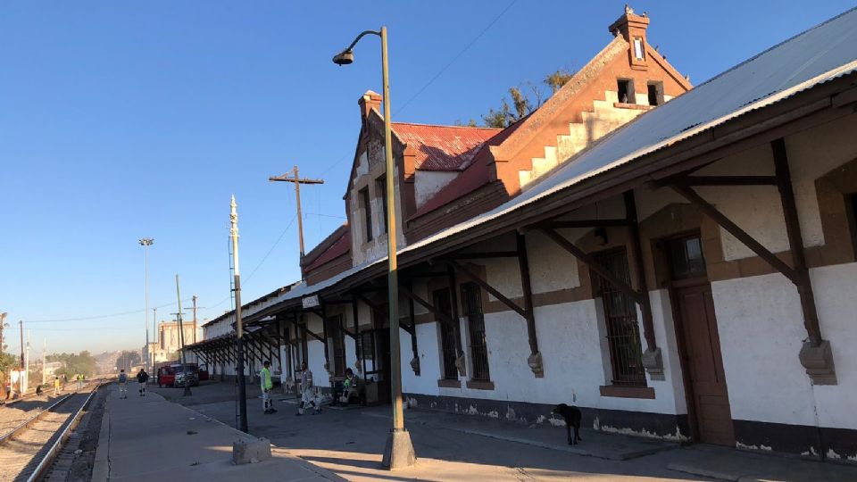 La estación del ferrocarril de León es un edificación con más de 100 años de antigüedad, hoy está en el abandono.
