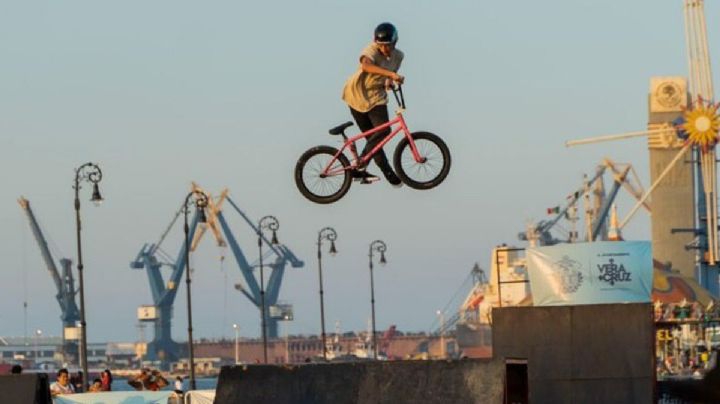 COMUDE presenta al ciclista campeón del circuito sedaméricano  Antonio Contreras