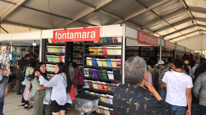 Acuden chilangos a Gran Remate para vacacionar con libros