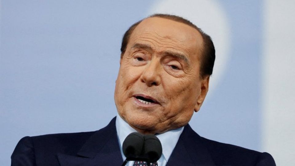 El ex primer ministro italiano Silvio Berlusconi, de 86 años fue ingresado a la unidad de cuidados intensivos