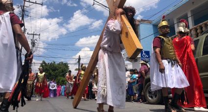 Vecinos de San Miguel viven la pasión de Cristo: Crucifican al Cristo Zapatero