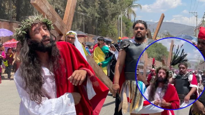 VIDEO |  Azotan al Cristo de El Potrero camino al Calvario