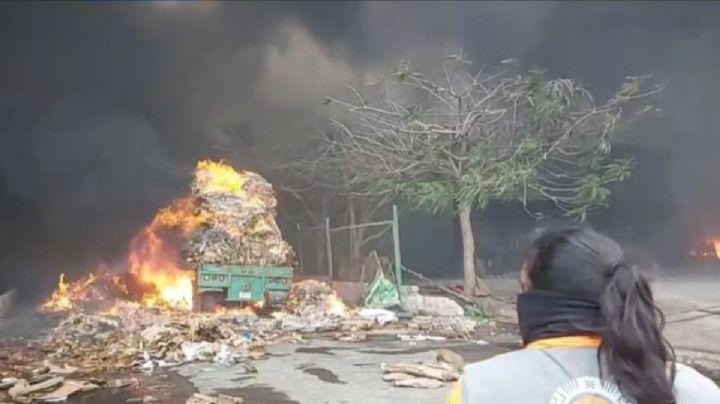 Fuerte incendio consume recicladora en zona industrial de Veracruz