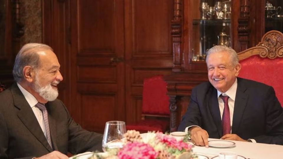 El magnate Carlos Slim y el presidente López Obrador