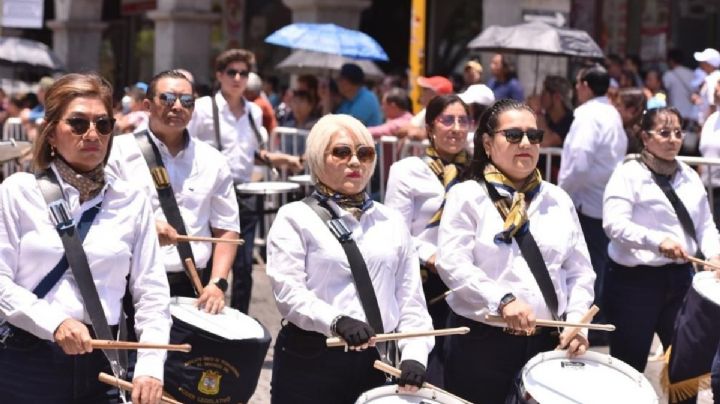 Congreso del Estado desfila por el día del trabajo