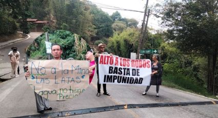 Entre minera e inseguridad, vecinos bloquean la carretera Coatepec