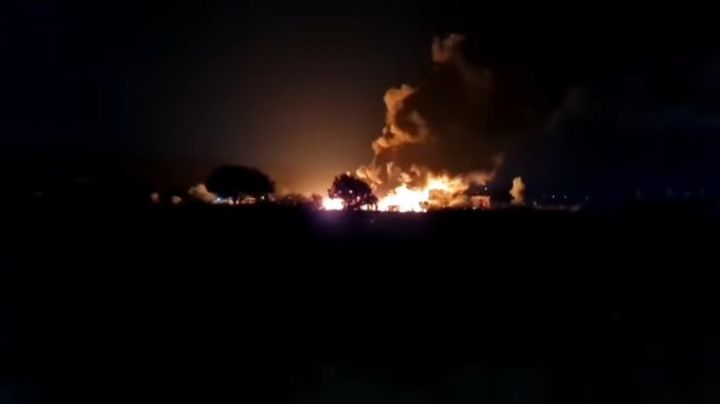 Aparatoso incendio en recicladora de PVC y cartón en Irapuato