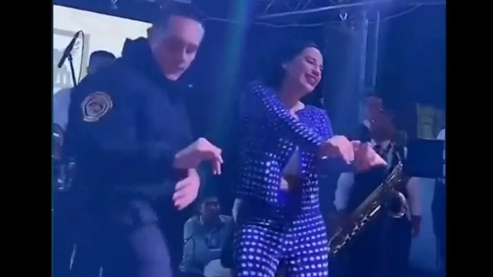 VIDEO: Sandra Cuevas y Adrián Ruvalcaba bailan al ritmo de Peso Pluma en Tepito