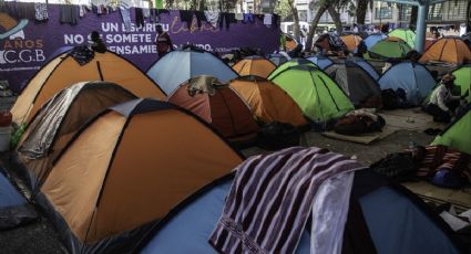 Vuelven migrantes a ocupar la Plaza Giordano Bruno en Cuauhtémoc