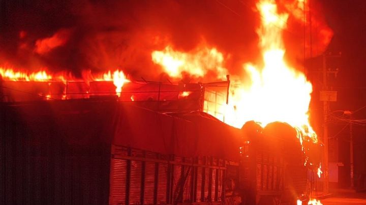 Así fue el rescate de adulta mayor durante un incendio en Nezahualcóyotl