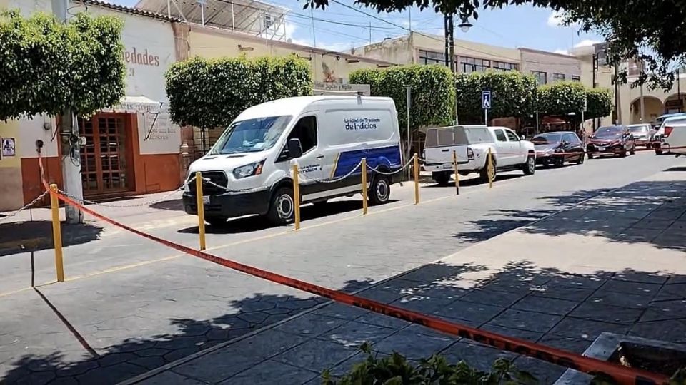 El atentado ocurrió frente al jardín principal del municipio.