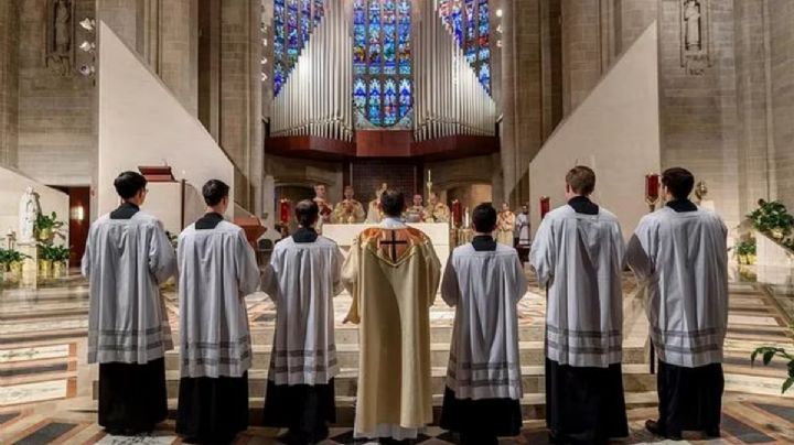 Revelan demanda contra Médica Sur por entregar datos de pacientes a los Legionarios de Cristo