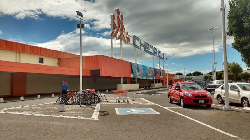 La tienda Chedrui Las Tojes se transforma para dar paso a un complejo acuático, además del supermercado.