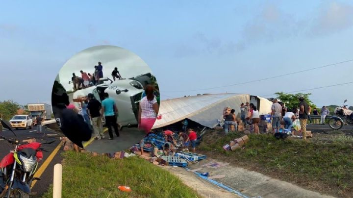 Tras volcadura, rapiñan 2 tráileres con leche en el sur de Veracruz