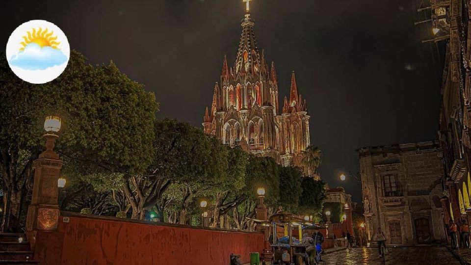 Noche de lluvia en San Miguel de Allende. Hoy podría tener lluviznas.