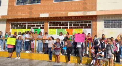 Padres de familia toman primaria en Tihuatlán, Veracruz, esto exigen