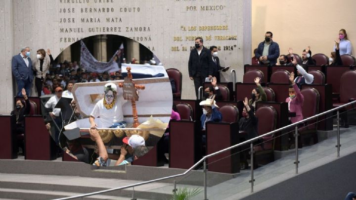 Diputadas lamentan desfile de ataúd de ministra Norma Piña en marcha de la CDMX