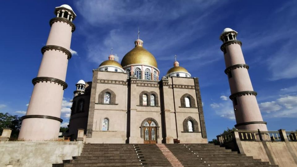 El Templo de las Cruces en el municipio de Acámbaro es llamado el Taj Mahal mexicano.