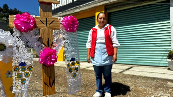 "Mi abuelo empezó a vestir las cruces";  la tradición de más de 30 años de los Hernández