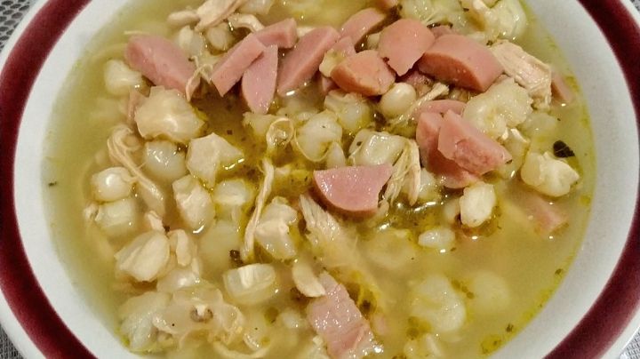 "Pues cada quien": El extraño pozole de salchicha de Salamanca
