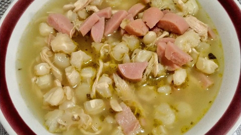 El pozole con salchicha es uno de los platos más consumidos por los salmantinos en la época de las fiestas patrias