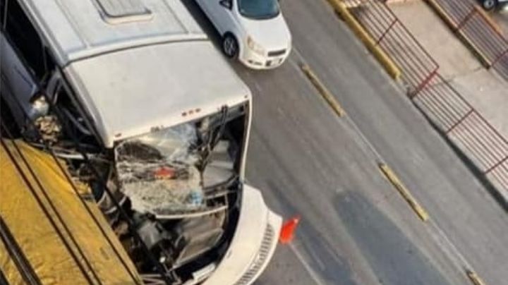 Autobús choca contra tráiler en la Vía López Portillo; afecta Ecatepec y Coacalco