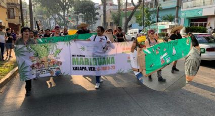 Xalapeños marchan para exigir la regulación del uso de marihuana 