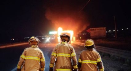 En llamas encuentran autobús de pasajeros en Atotonilco de Tula, Hidalgo
