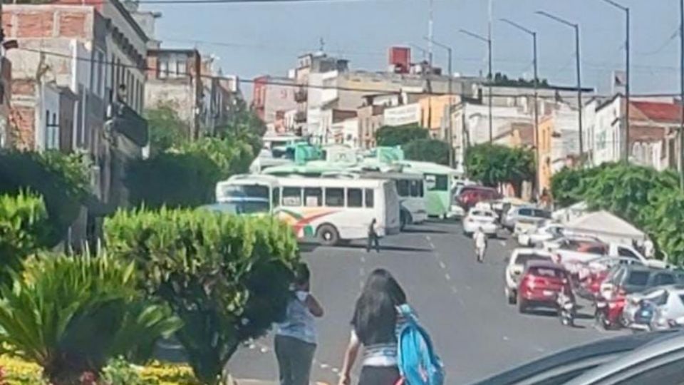 Este jueves, desde temprana hora, los concesionarios de transporte público comenzaron un bloqueo en el centro histórico de Morelia