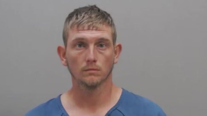 VIDEO | Sujeto pone en fila a sus hijos de 3, 4 y 7 años y les dispara; está detenido