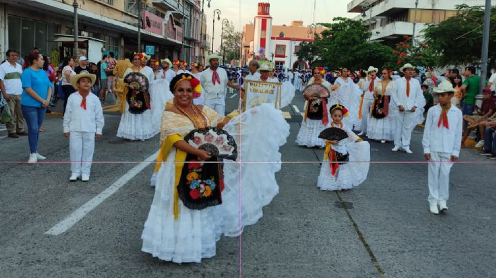 Locales y turistas disfrutaron segundo papaqui del Carnaval de Veracruz