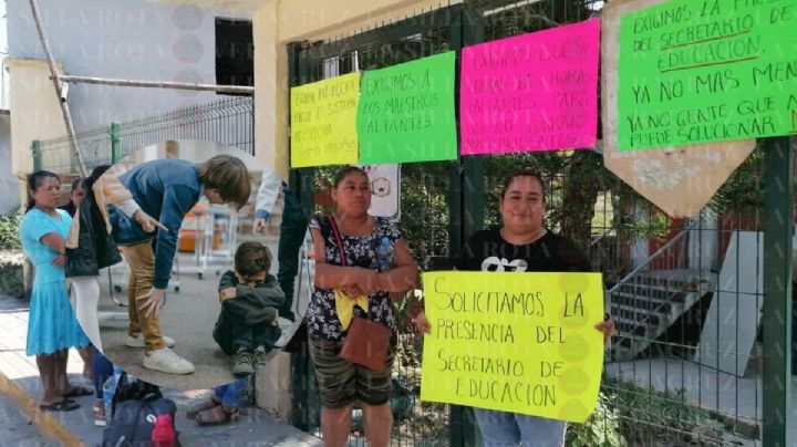 Protestan en escuela de Veracruz por falta de director y acoso escolar
