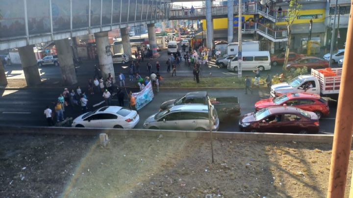 Colapsa circulación en Ecatepec por bloqueo; vecinos denuncian falta de agua
