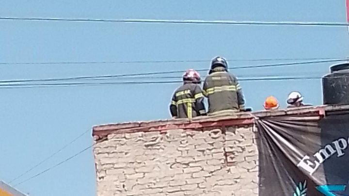 VIDEO | 3 personas se electrocutan en Naucalpan; realizaban mantenimiento en una azotea 