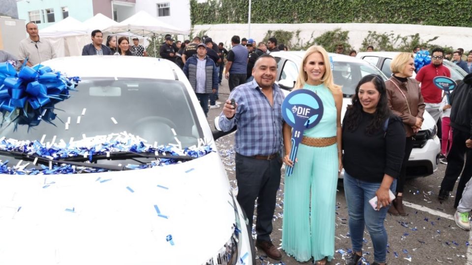 La presidenta municipal, Romina Contreras, y el coordinador del PAN en el Congreso estatal, Enrique Vargas, encabezaron este festejo, para reconocer a los jefes de familia