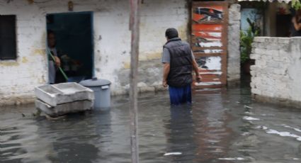 "Quién nos va a pagar los daños"; vecinos de Azcapotzalco se inundan por fuga y luego se quedan sin agua