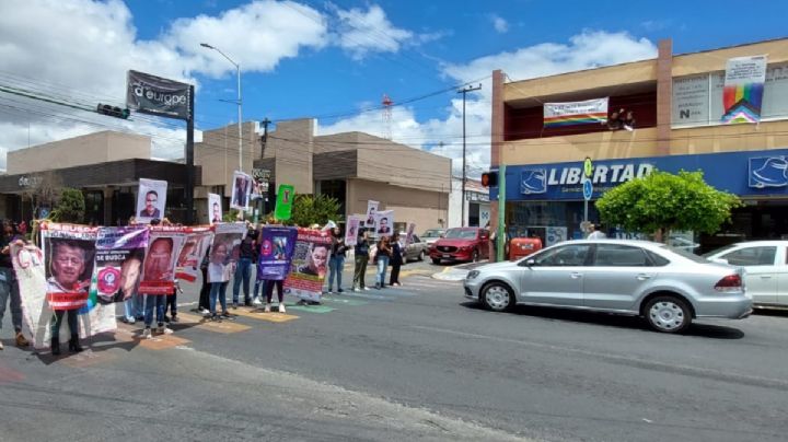 Bloquean vialidad de Pachuca víctimas de violencia vicaria