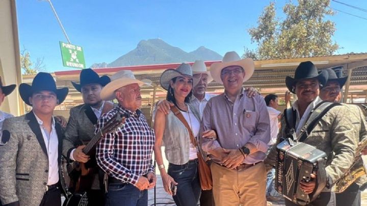 Ebrard, en gira por NL, reporta gastos y le componen corrido