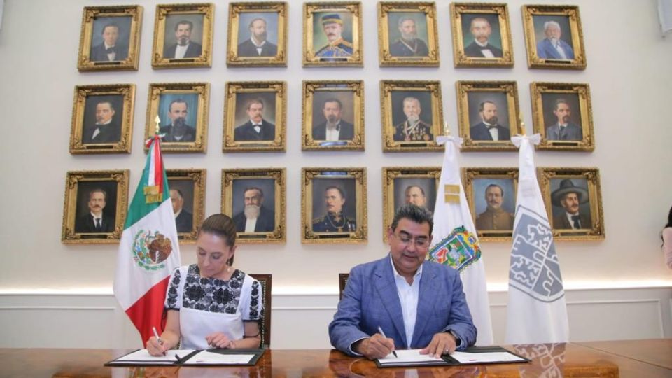 La jefa de gobierno, Claudia Sheinbaum felicitó al gobernador poblano por el trabajo que realiza al frente del Ejecutivo, y además por las acciones que desarrolla para mantener la unidad en Puebla.