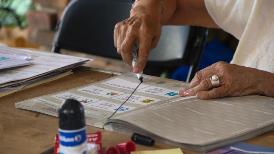 En el Estado de México, con el padrón electoral más grande del país, salió a votar menos de la mitad de los ciudadanos; en Coahuila la participación fue de 56.4 por ciento, la más baja en las últimas tres elecciones