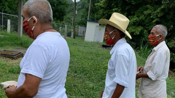 Hablan lenguas indígenas, pero no las saben escribir; así el rezago educativo en Hidalgo