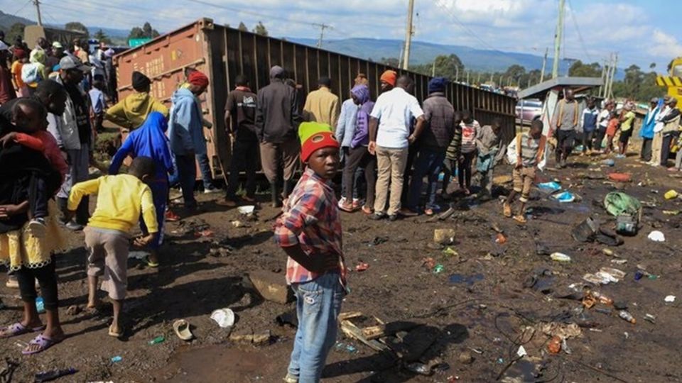 Camión atropella y mata a 52 personas en Kenia, hay más heridos