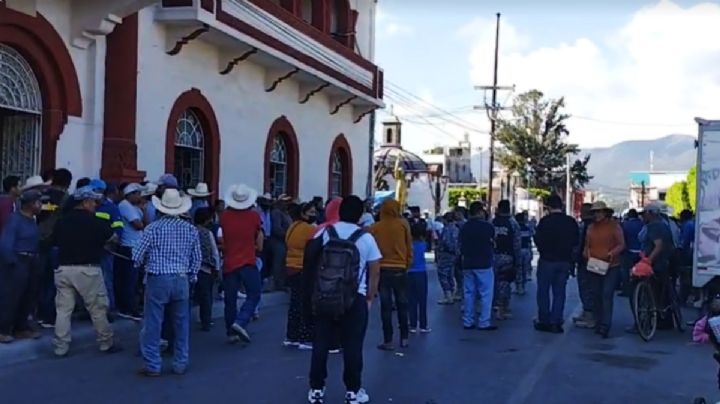 Acusan a alcalde de azuzar a la población contra bloqueo de presidencia, en Francisco I. Madero