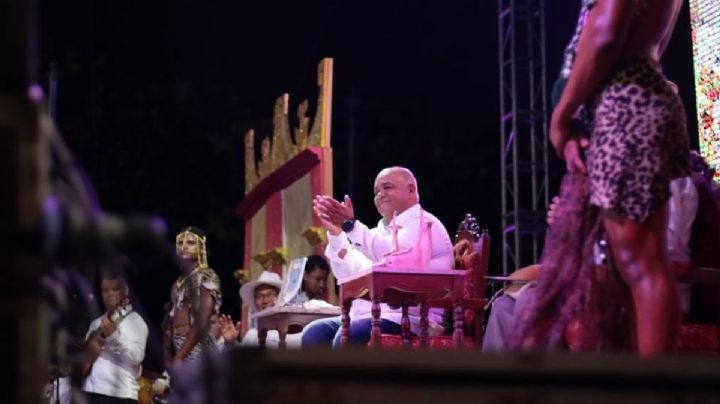 Espectaculares, carnavales y libros: así se ha promovido Cisneros en Veracruz