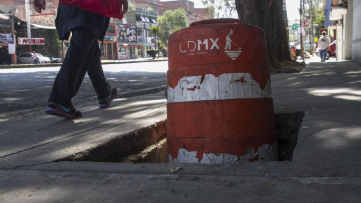 CDMX: Hoyos y coladeras destapadas un peligro diario mortal para ciudadanos